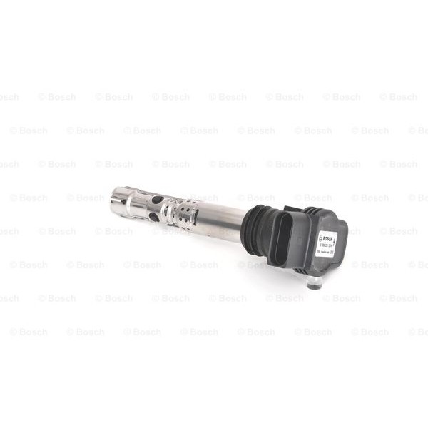 Слика на Бобина BOSCH 0 986 221 024 за VW Golf 4 Variant (1J5) 1.8 T - 150 коњи бензин